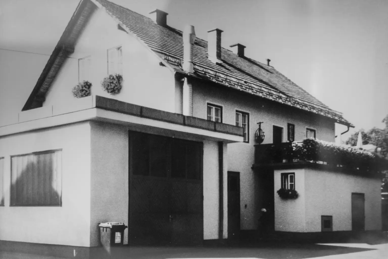 Hausbau und Standortverlegung in die Seebacher Allee 27